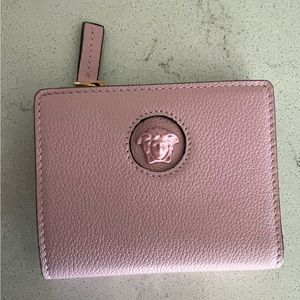 Versace La Medusa Plaque Bi-Fold Wallet - BNWT! 🔥💎